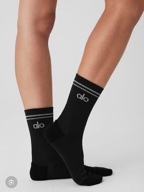 ALO Yoga Unisex M Black and White Half-Crew Socks